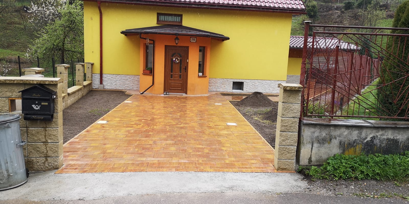 Zámkome dlažby,Ploty